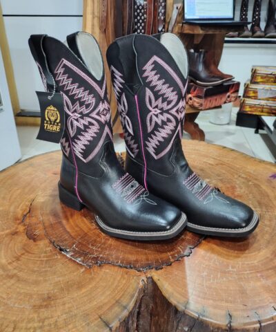 Bota Texana Preta Bordado Rosa