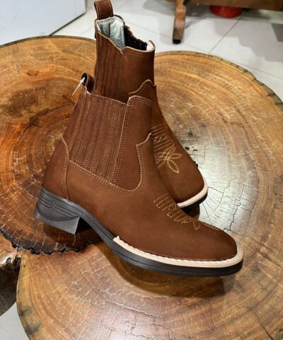 Botina Texana Jump Marrom Café Bordado Ocre