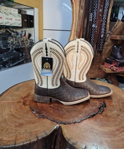 Bota Texana Masculina Pé Texturizado Marrom e Cano Off-White