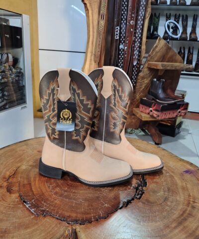 Bota Texana Masculina Areia e Marrom Café com Bordado Ocre