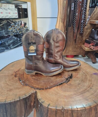 Bota Texana Masculina Marrom Café Solado Jump e Bordado Bordô