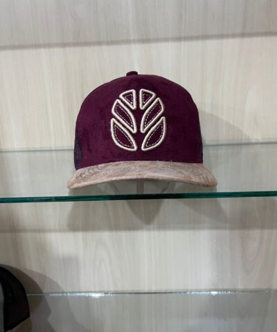 Boné New Holland Trucker Vinho e Bege em Camurça (Suede)