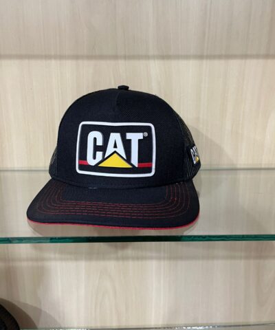 Boné Caterpillar Trucker Preto com Patch Frontal e Costura Vermelha
